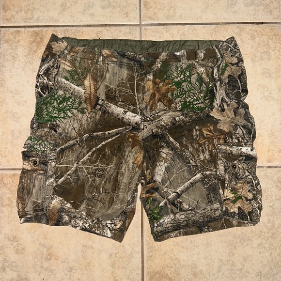 Y2K Realtree Mossy Oak Camo Cargo Shorts Size 42 - Picture 1 of 4